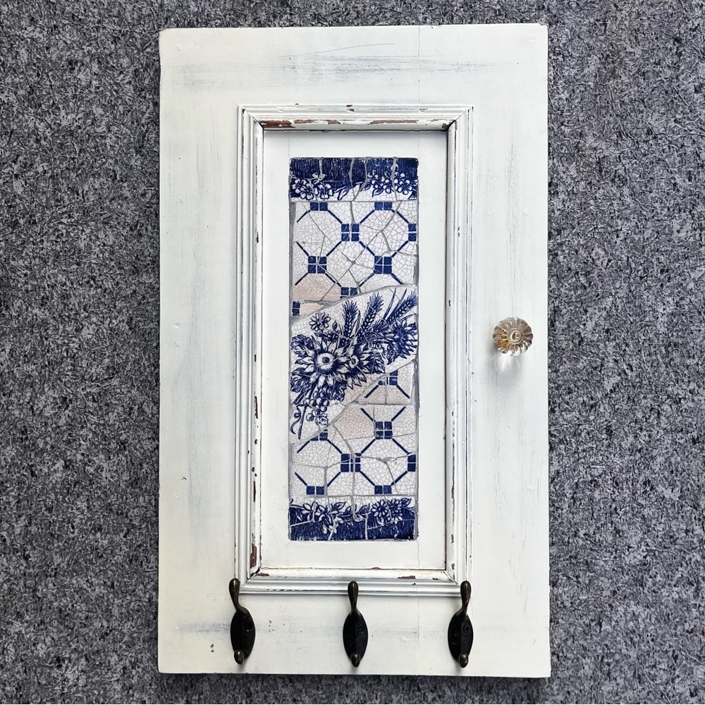 Key Wall Hanger | Off White and Blue Mini Door Wall Decor with 3 Key Hooks